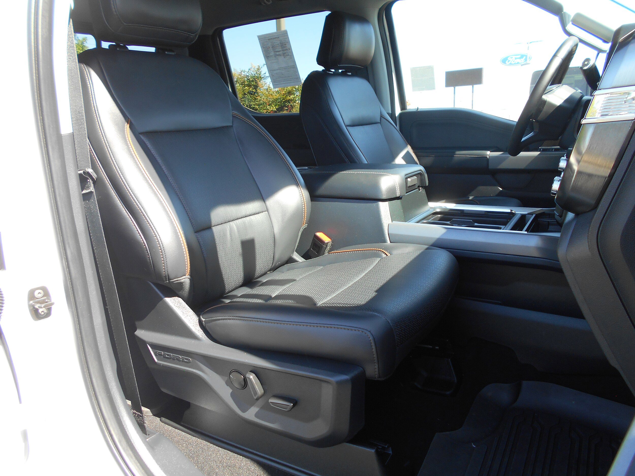 Used 2025 Ford F250 Lariat w/ Lariat Ultimate Package AWD/4WD image 6