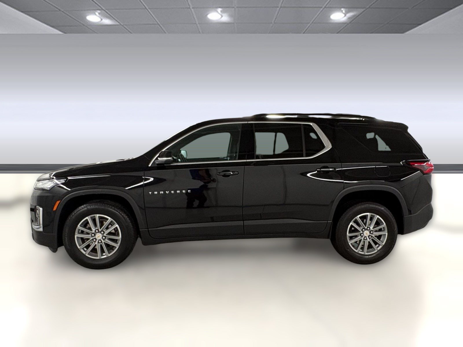 Used 2023 Chevrolet Traverse LT w/ LPO, Cargo Package FWD image 2