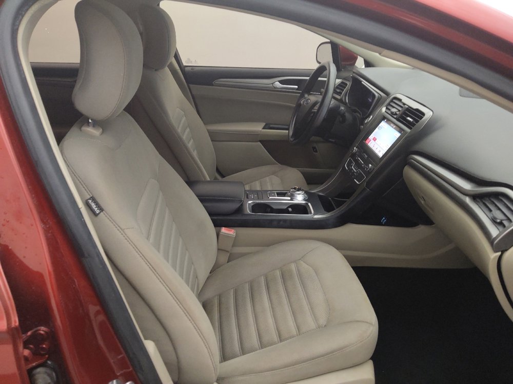 Used 2019 Ford Fusion SE image 21