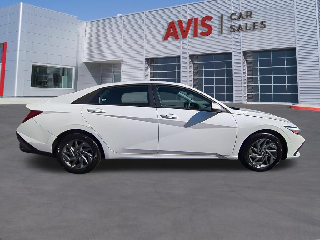 Used 2026 Hyundai Elantra Hybrid FWD image 5