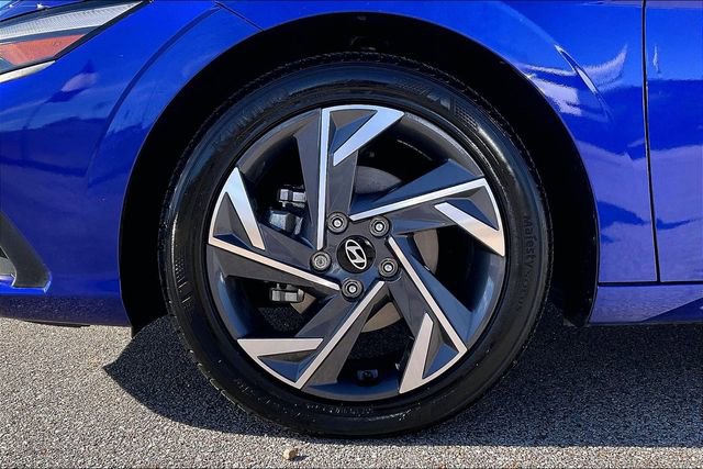 Certified 2025 Hyundai Elantra Sport w/ Cargo Package image 8