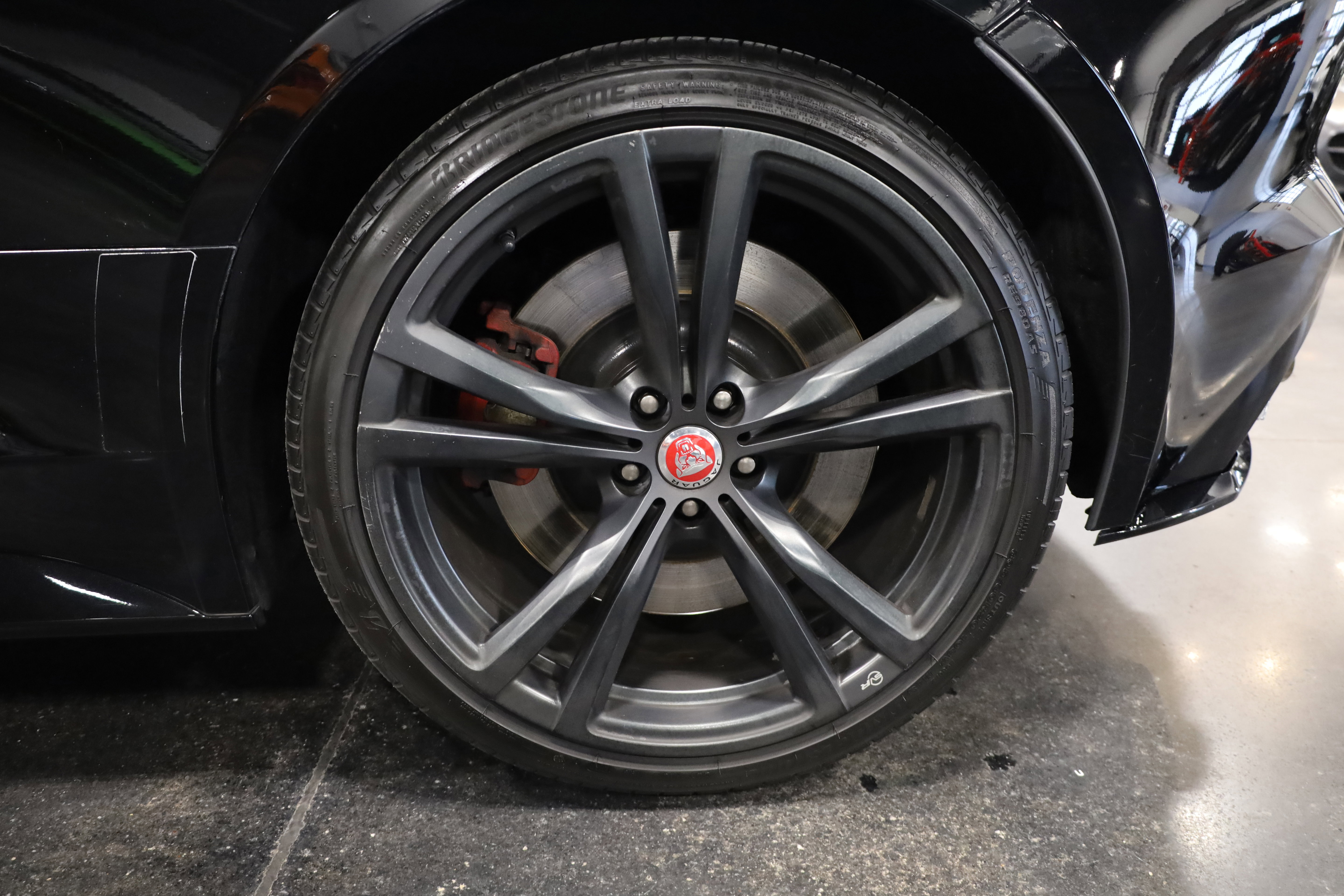 Used 2020 Jaguar F-TYPE SVR image 13