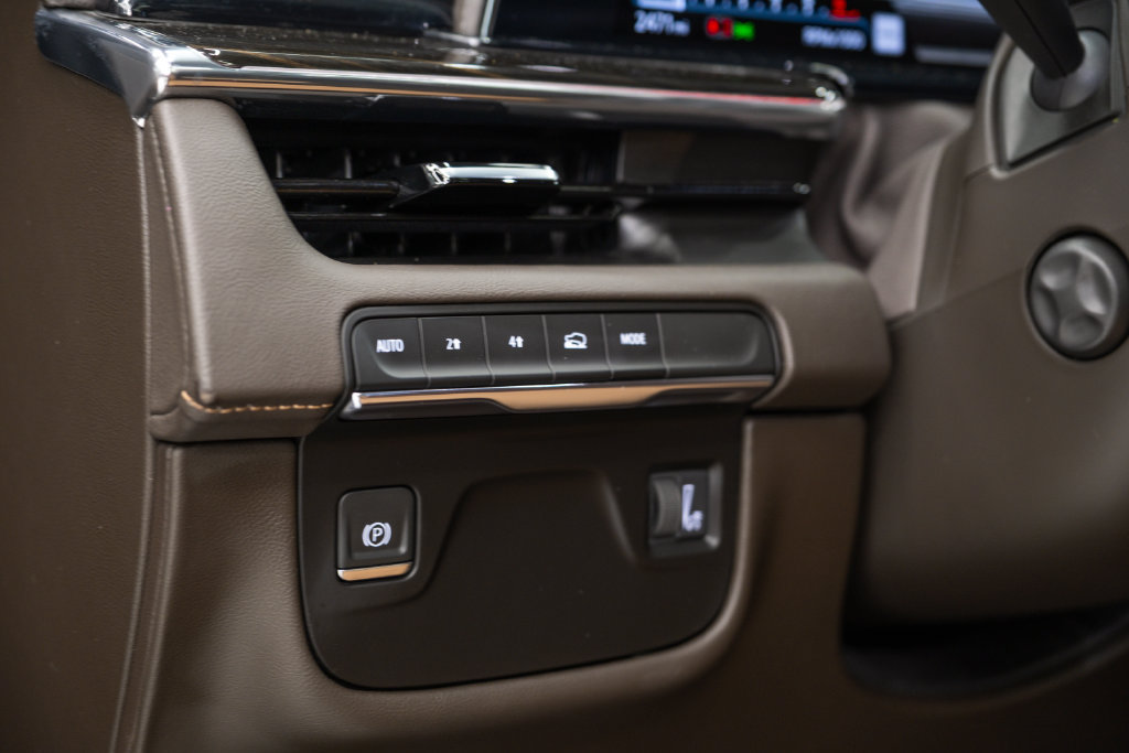 Used 2024 Cadillac Escalade Premium Luxury AWD/4WD image 58