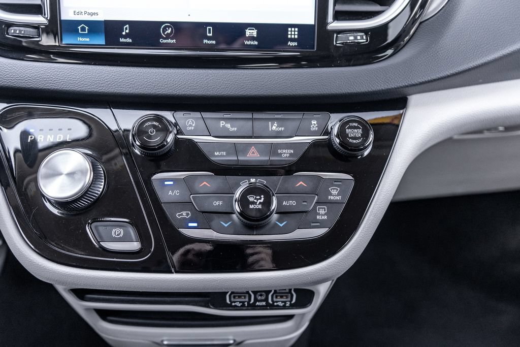 Used 2024 Chrysler Pacifica Touring-L FWD image 29