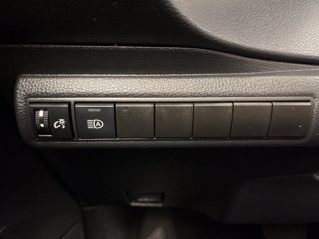 Used 2025 Toyota Corolla LE FWD image 28