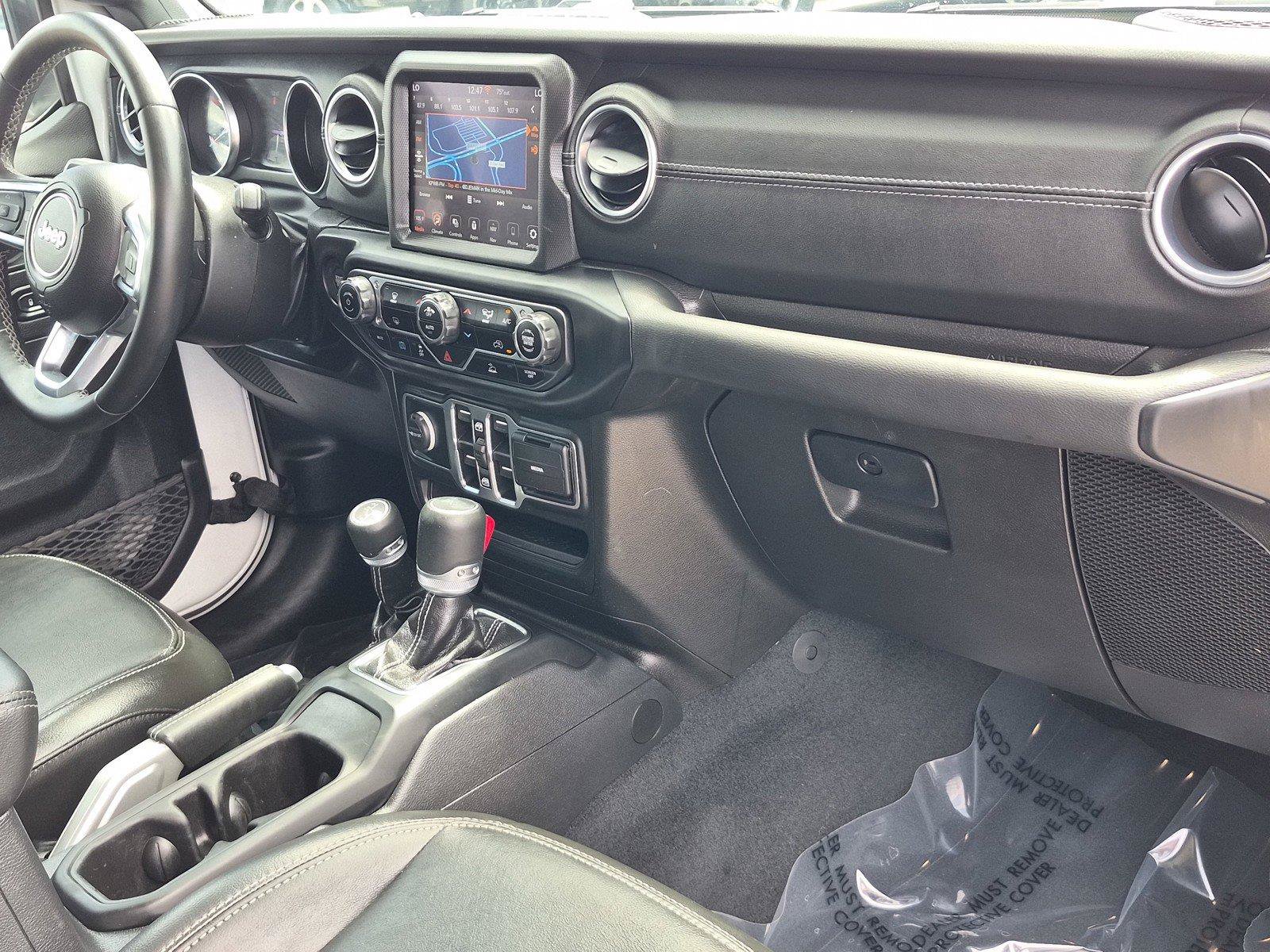 Used 2022 Jeep Wrangler Unlimited Sahara AWD/4WD image 11
