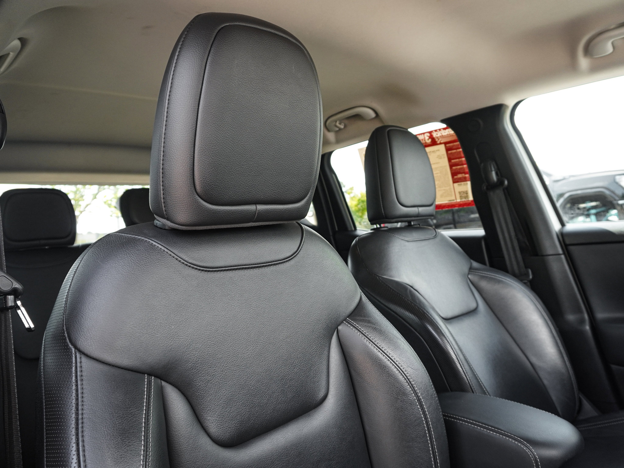 Used 2018 Jeep Renegade Limited w/ UConnect 8.4 Nav Group AWD/4WD image 33