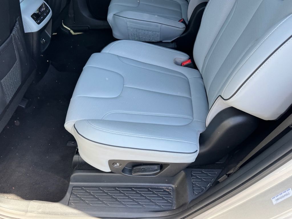 Used 2025 Hyundai Palisade SEL FWD image 13