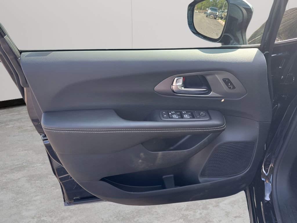 New 2026 Chrysler Pacifica Select FWD image 23