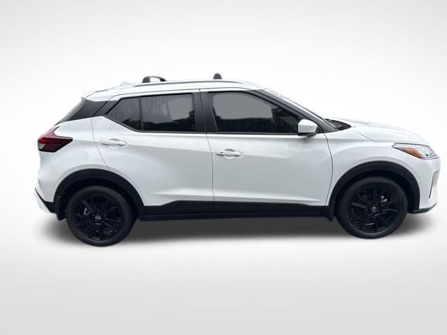 Used 2024 Nissan Kicks SV w/ Interior Electronics Package FWD image 7