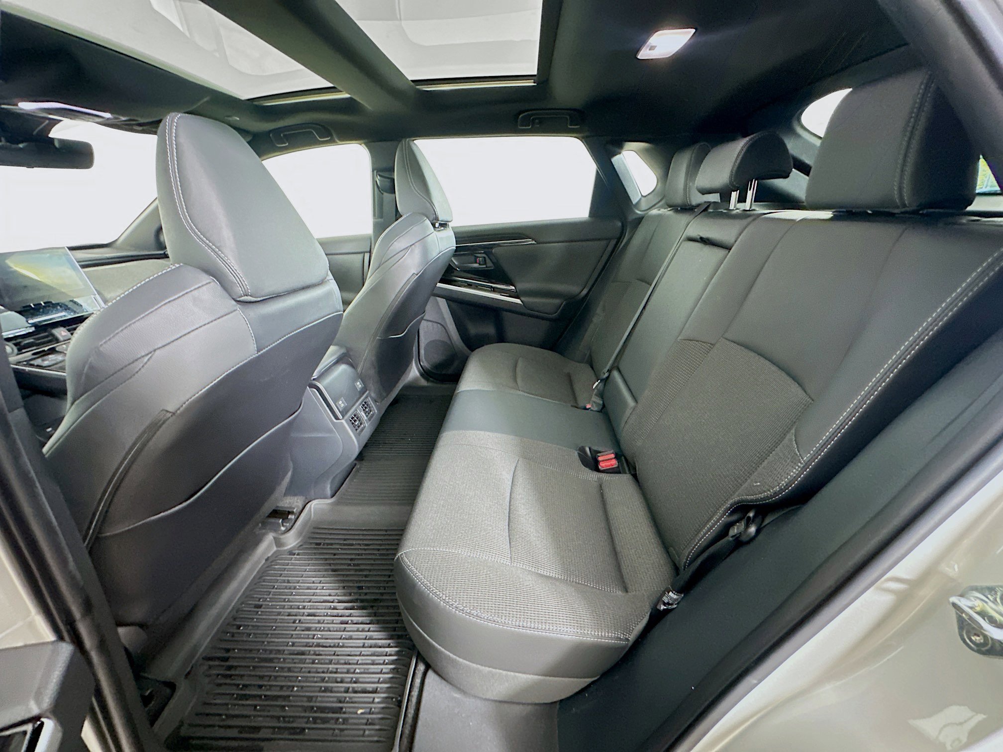 Used 2023 Toyota bZ4X XLE w/ Weather Package image 28