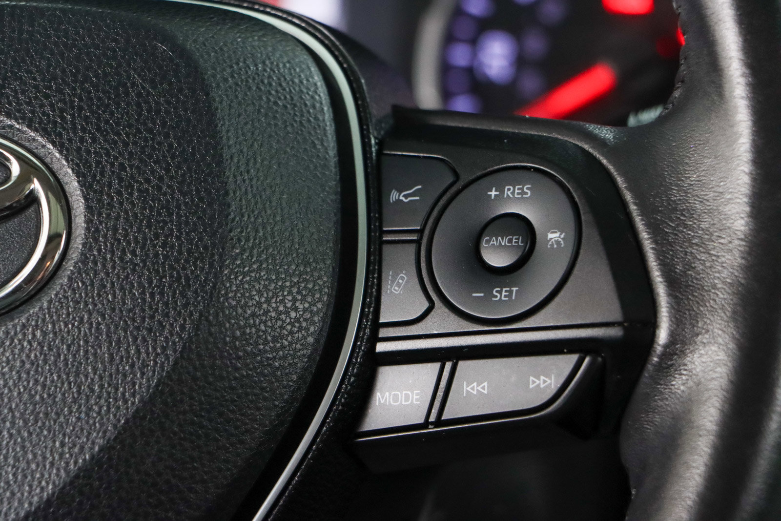 Used 2021 Toyota RAV4 XLE Premium image 14