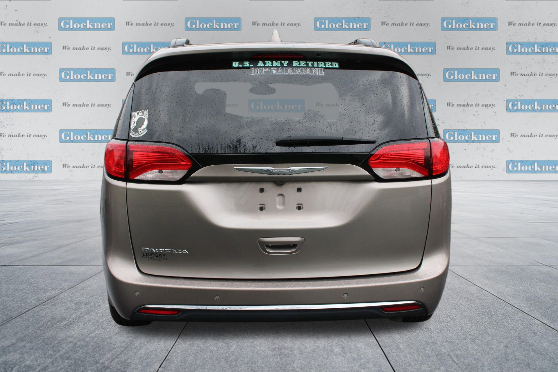 Used 2017 Chrysler Pacifica Touring-L image 7