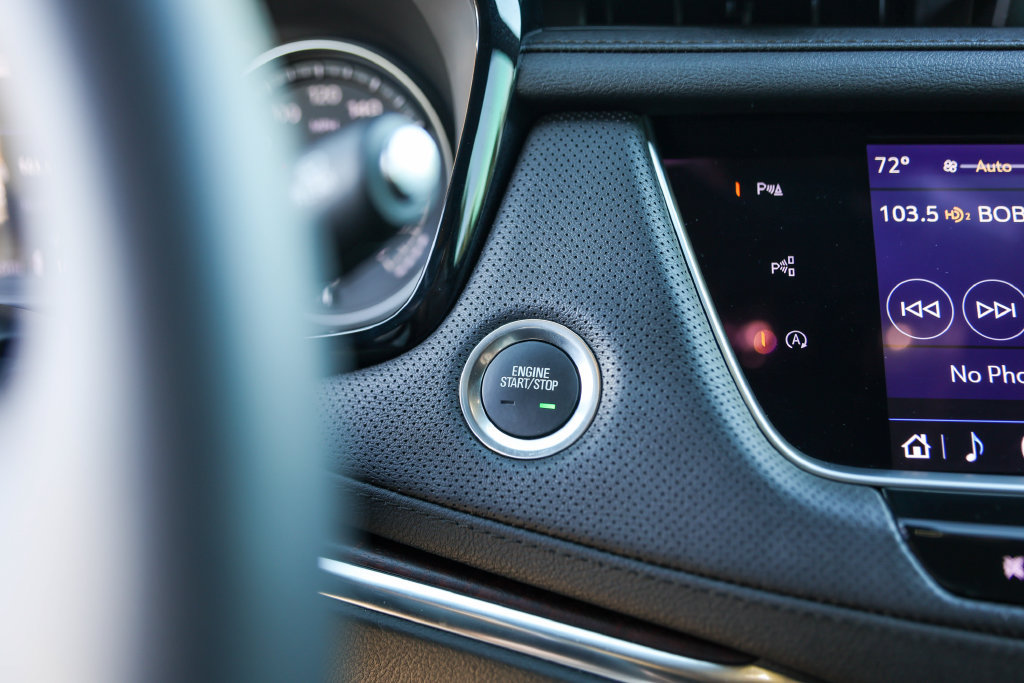 Used 2022 Cadillac XT5 Premium Luxury w/ Technology Package AWD/4WD image 17