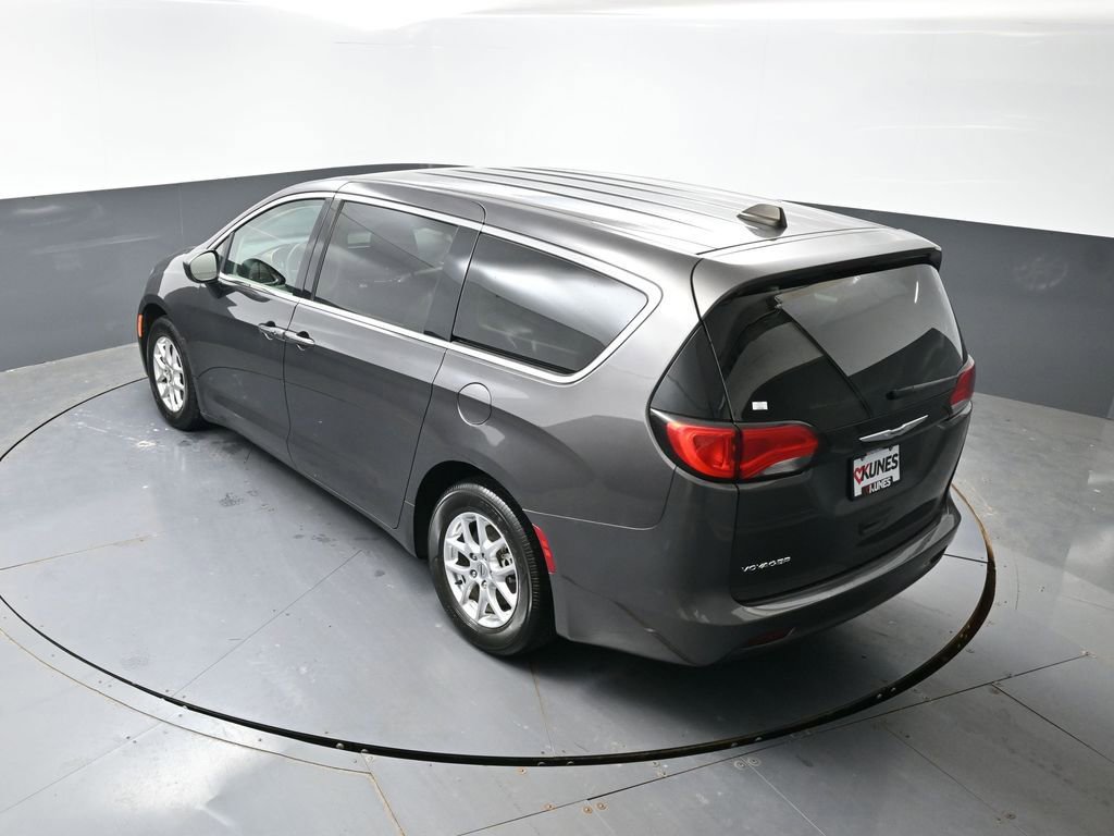 Used 2023 Chrysler Voyager LX FWD image 45