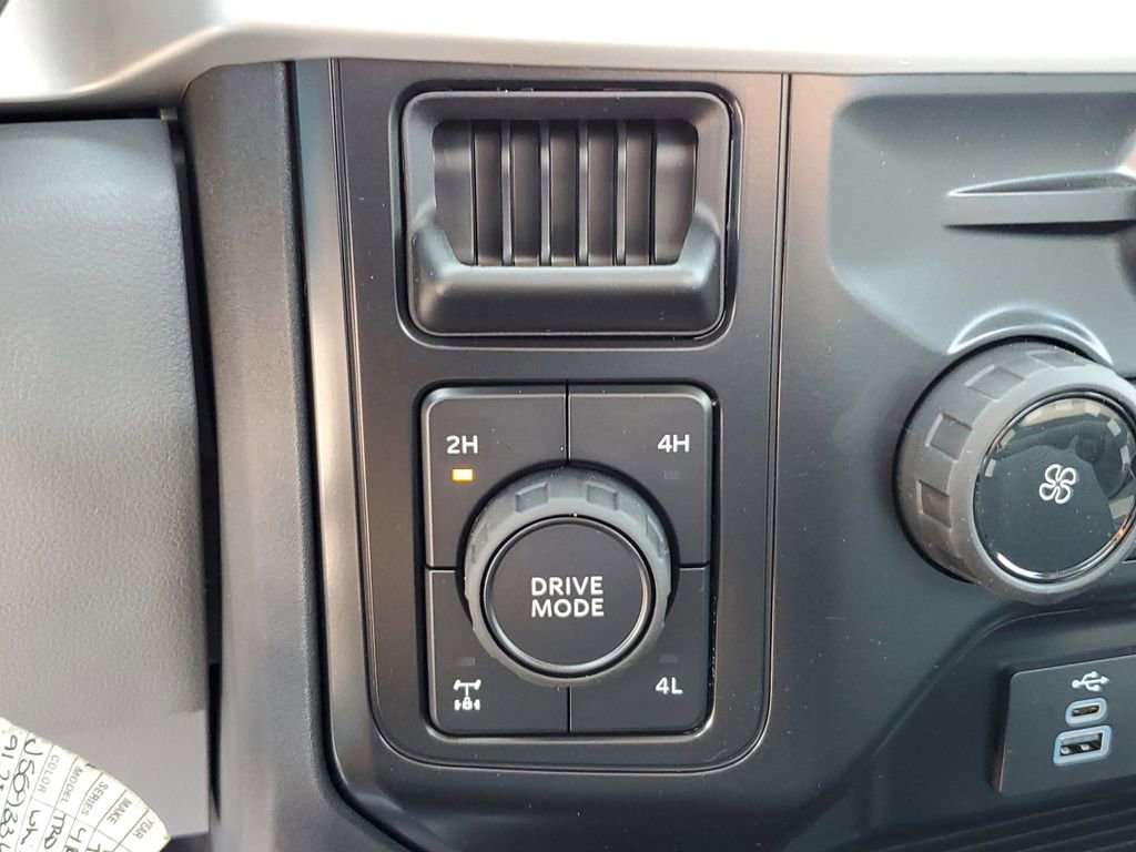 New 2025 Ford F350 4x4 Regular Cab Super Duty image 22