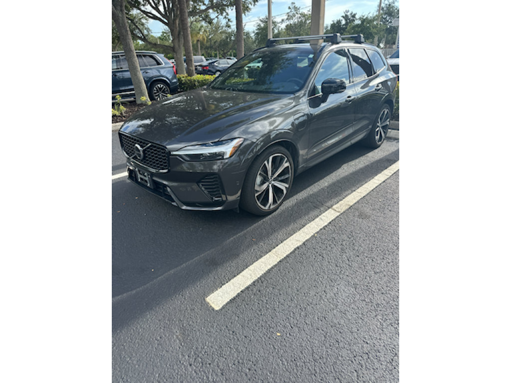 Certified 2024 Volvo XC60 T8 Ultimate w/ Protection Package Premier AWD/4WD image 3