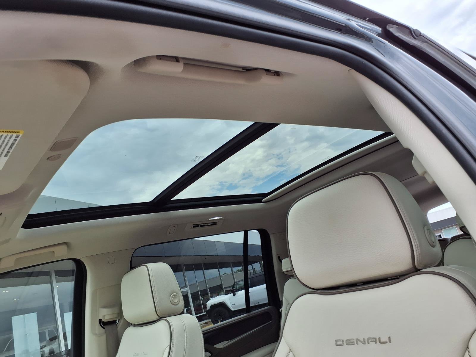 Used 2022 GMC Yukon XL Denali AWD/4WD image 23
