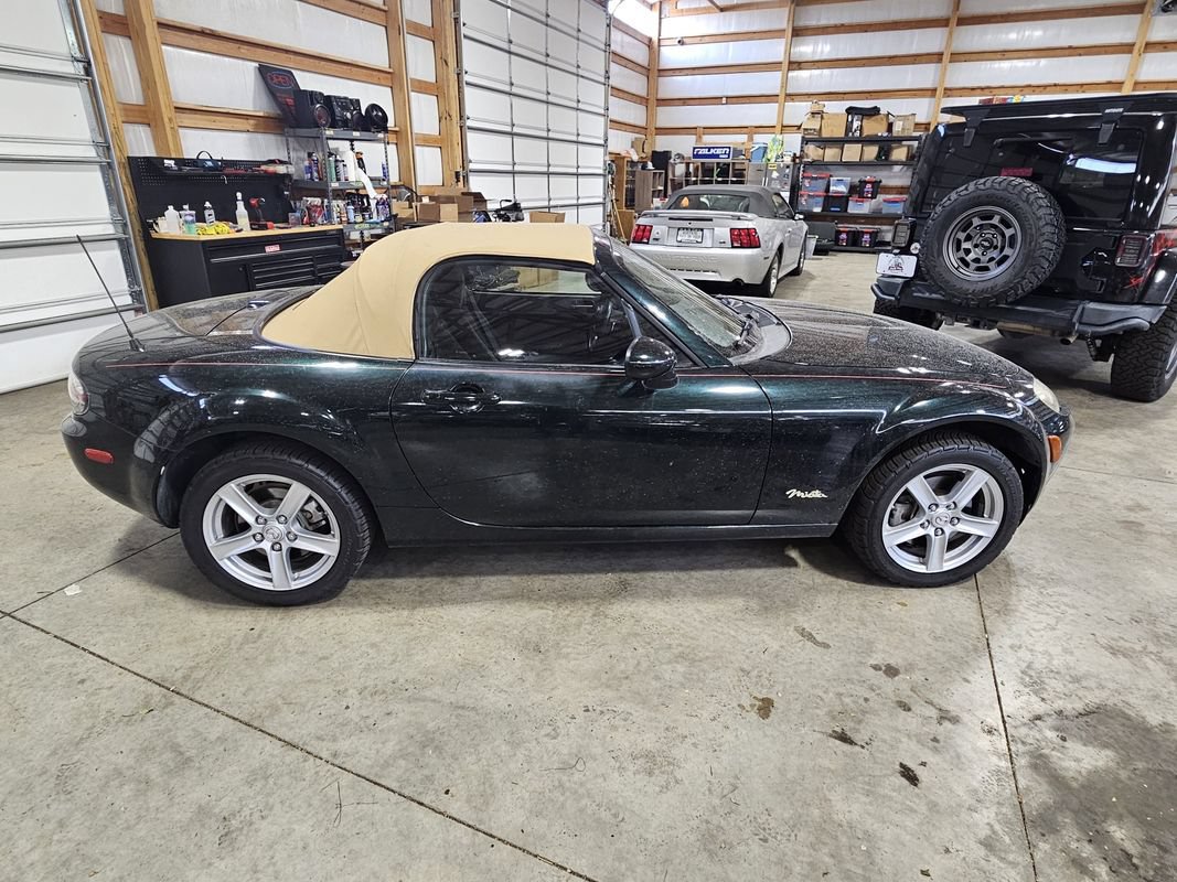 Used 2008 MAZDA MX-5 Miata Sport RWD image 9