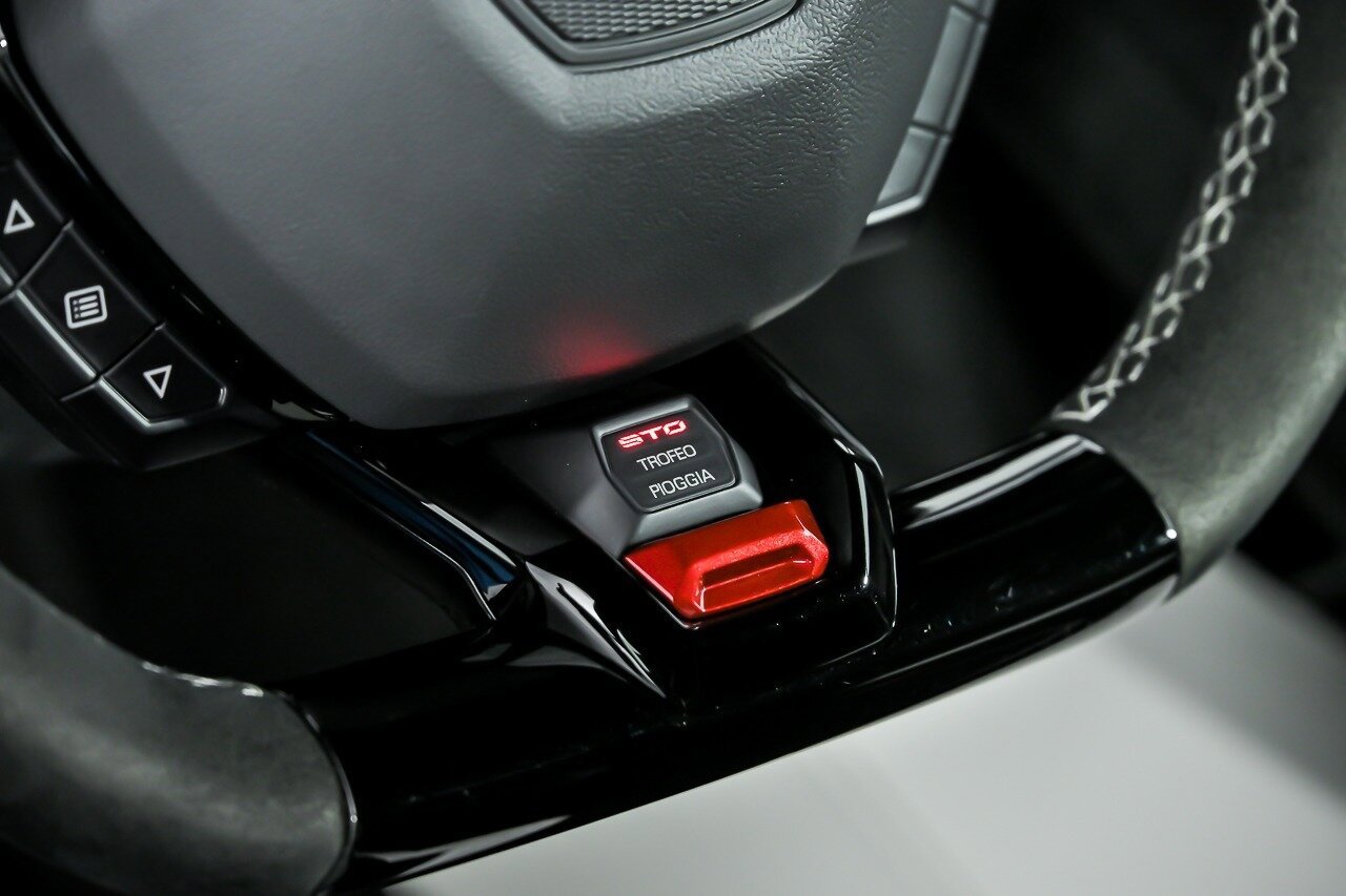 Used 2022 Lamborghini Huracan STO RWD image 25