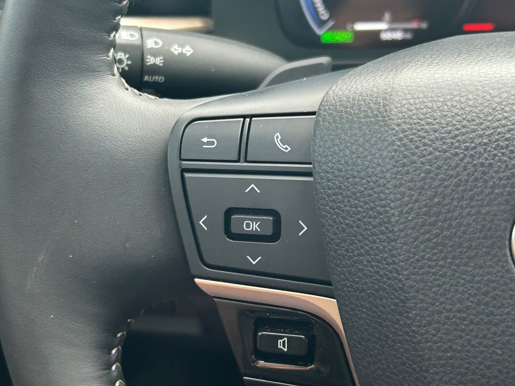 Used 2025 Toyota Crown Signia AWD/4WD image 35