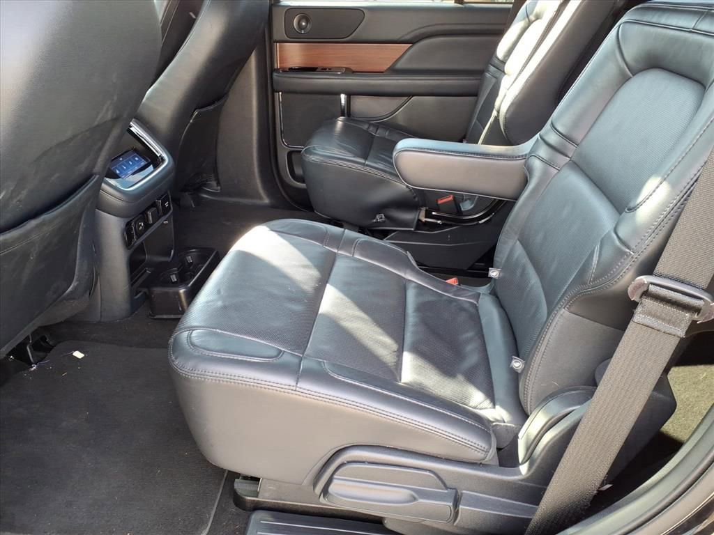 Used 2023 Lincoln Navigator Reserve image 10