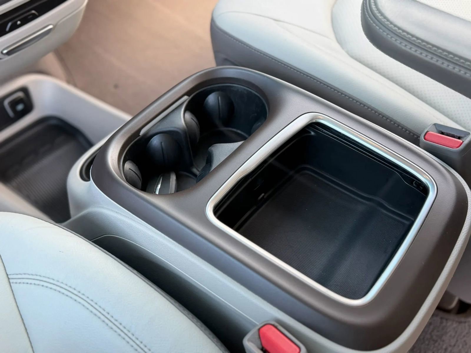 Used 2017 Chrysler Pacifica Touring-L Plus image 42