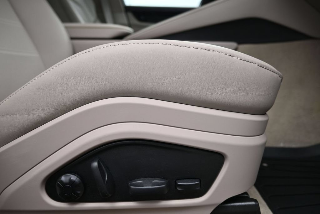 Certified 2024 Porsche Panamera image 14