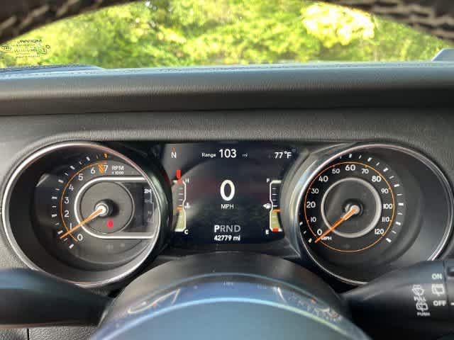 Used 2022 Jeep Wrangler Unlimited Sahara AWD/4WD image 29
