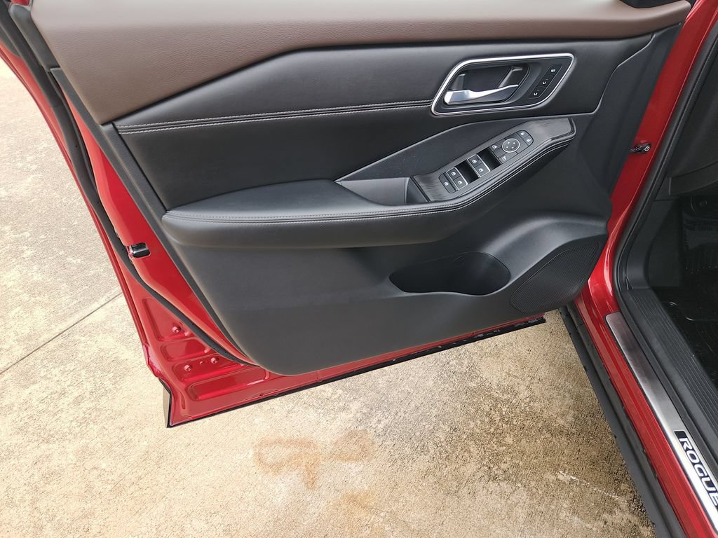 Certified 2023 Nissan Rogue Platinum w/ Platinum Premium Package FWD image 31