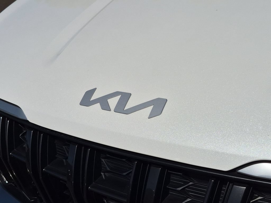 Used 2024 Kia Carnival LX FWD image 34