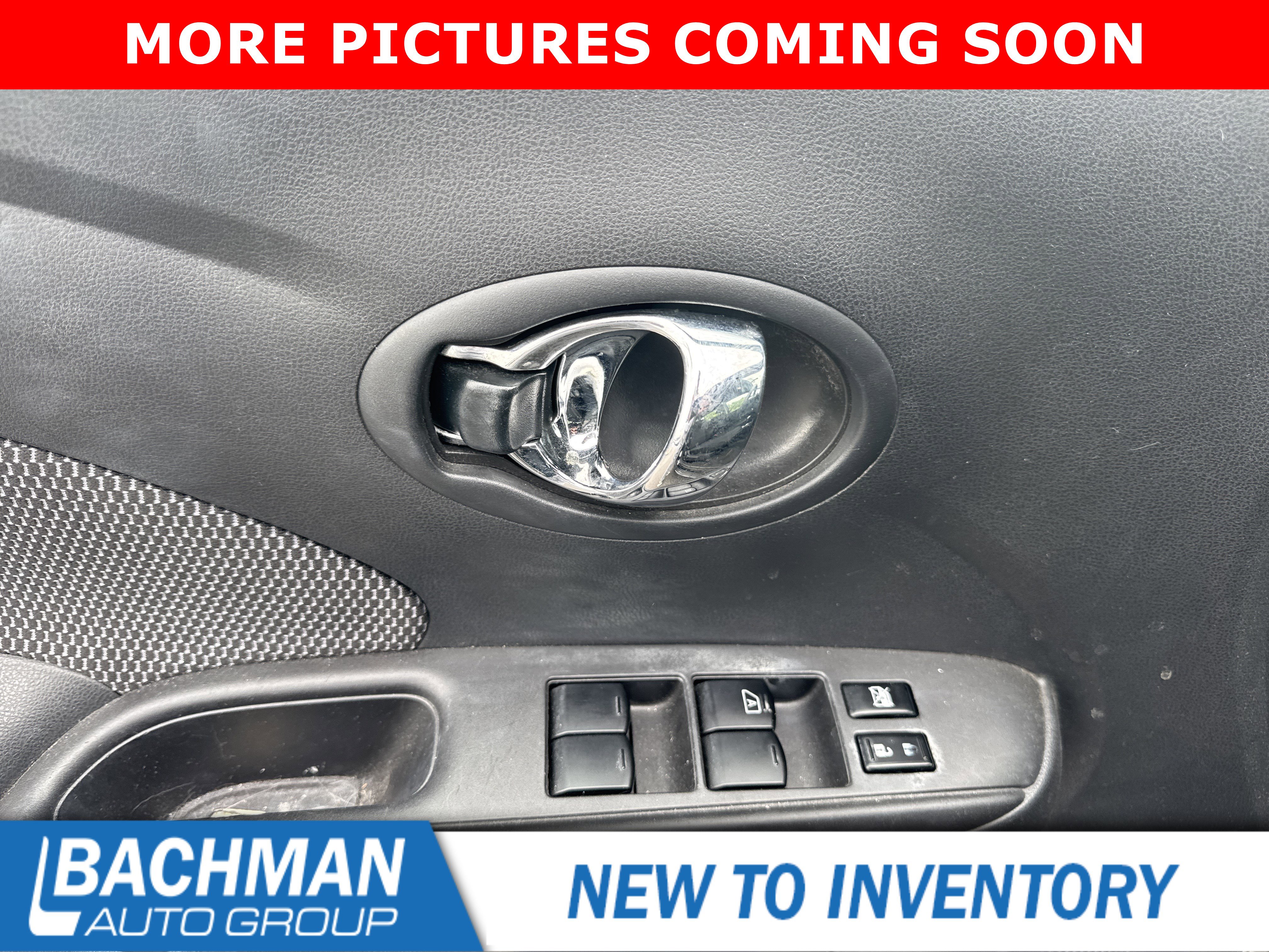 Used 2015 Nissan Versa SV FWD image 12