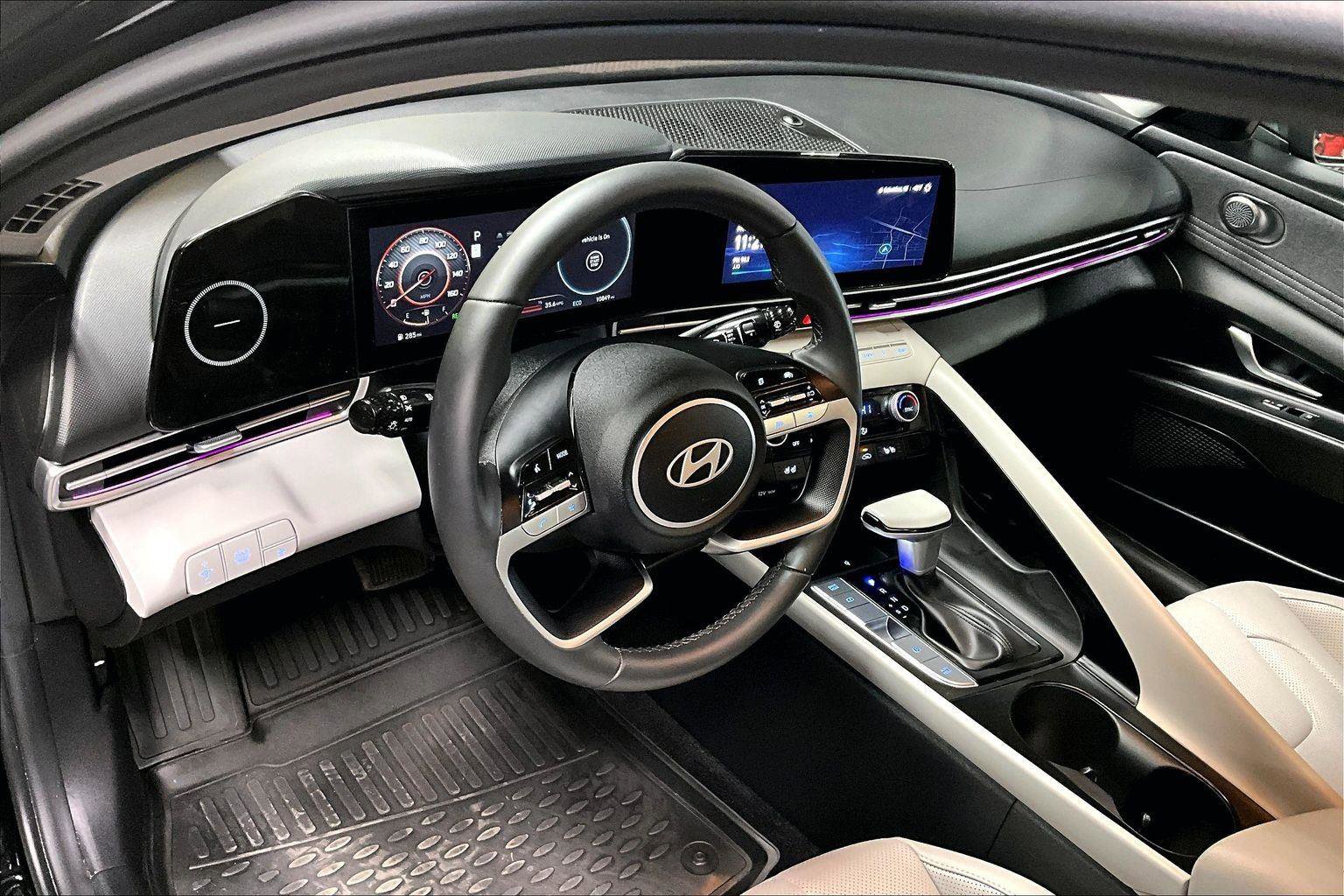 Used 2025 Hyundai Elantra Limited image 15