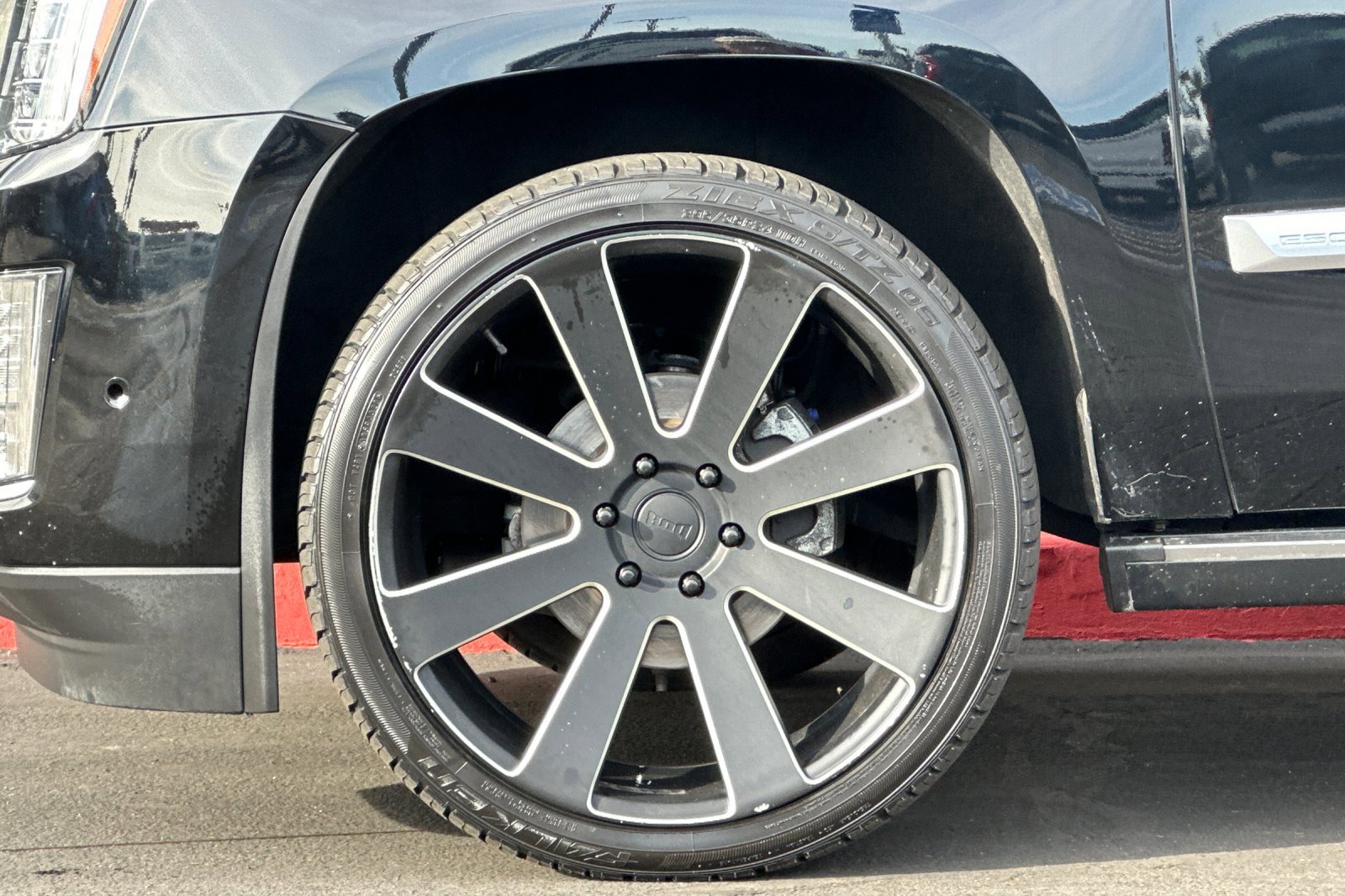 Used 2017 Cadillac Escalade Platinum image 28