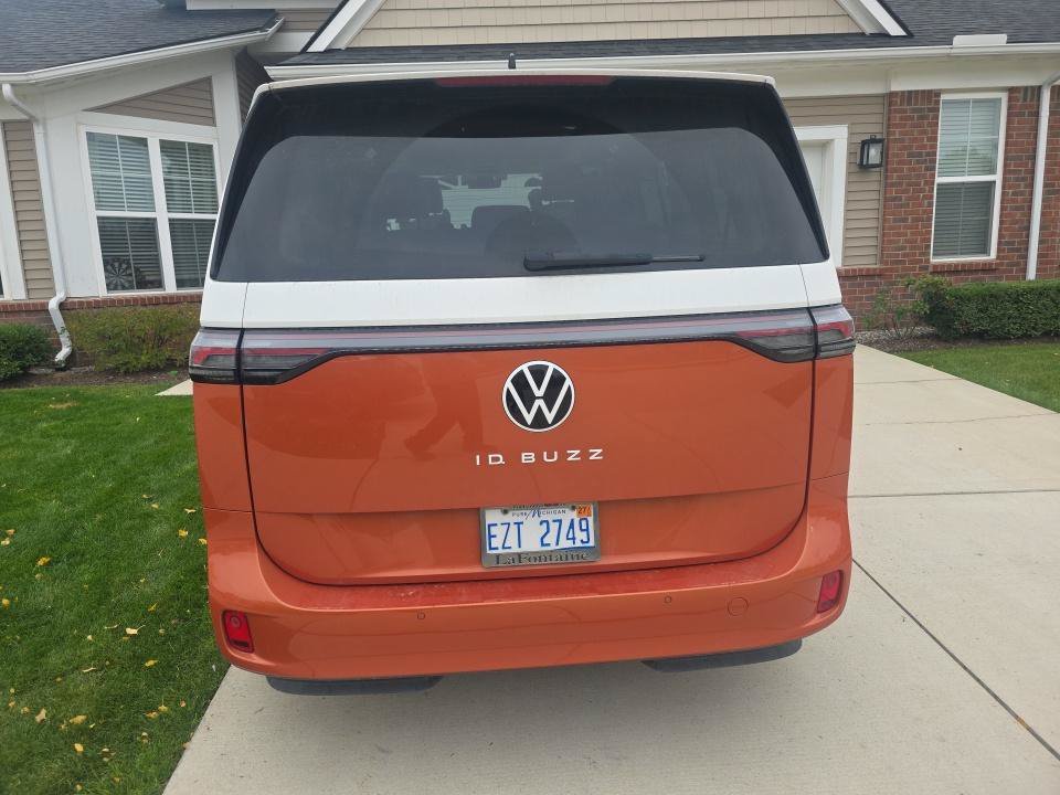 Used 2025 Volkswagen ID. Buzz Pro S Plus RWD image 13