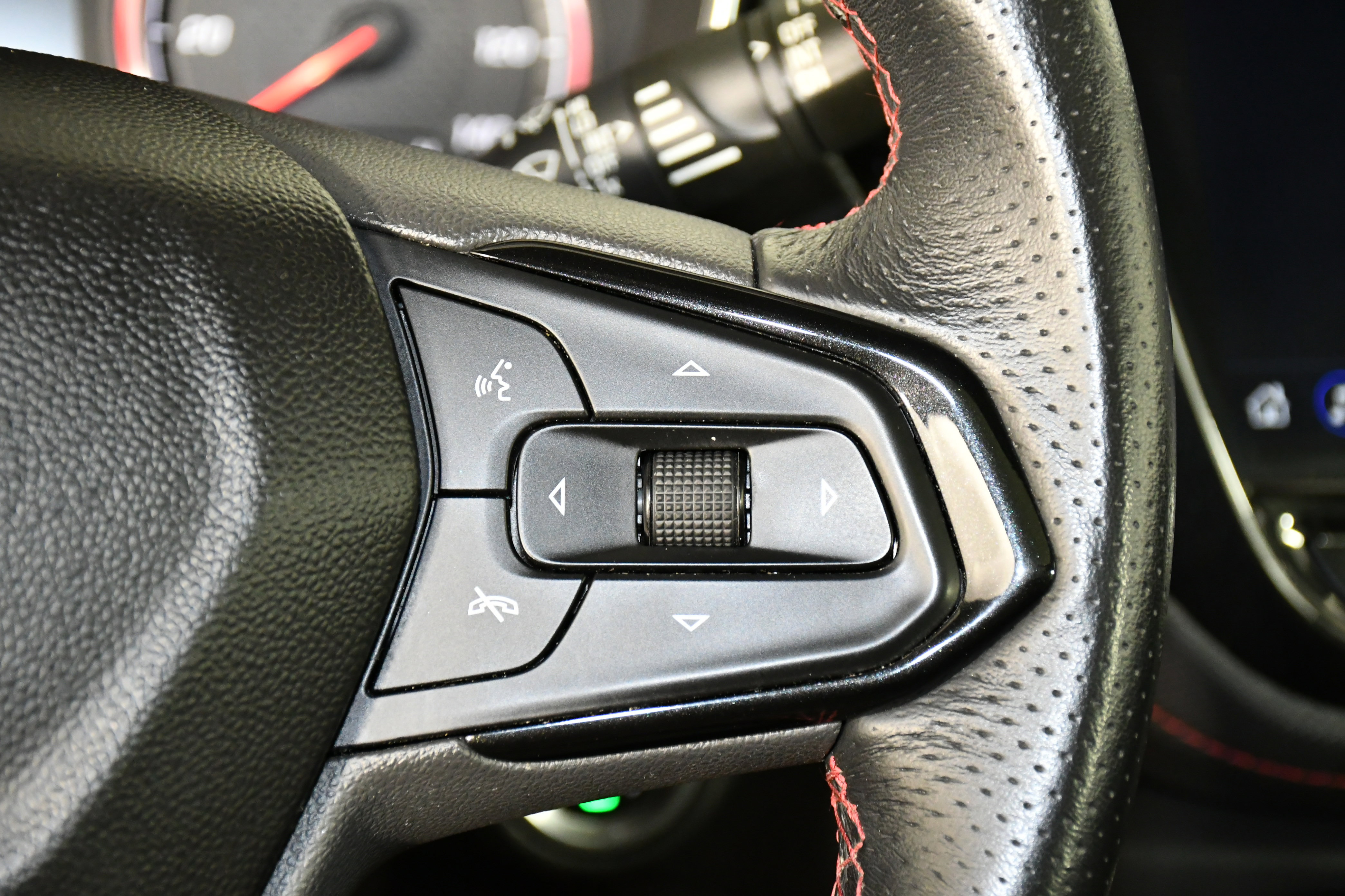 Used 2021 Chevrolet TrailBlazer RS w/ Sun and Liftgate Package image 22