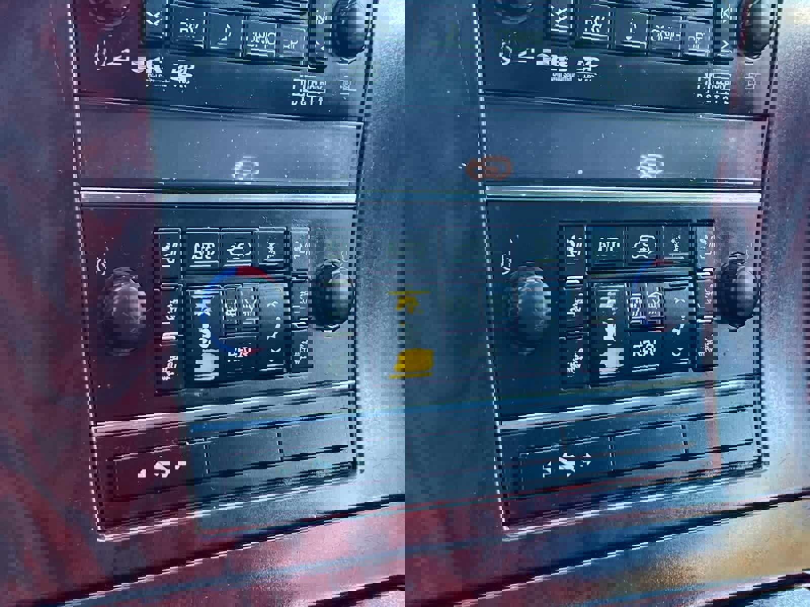 Used 2014 Cadillac Escalade Luxury image 22