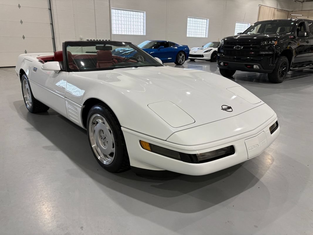 Used 1991 Chevrolet Corvette Convertible RWD image 9