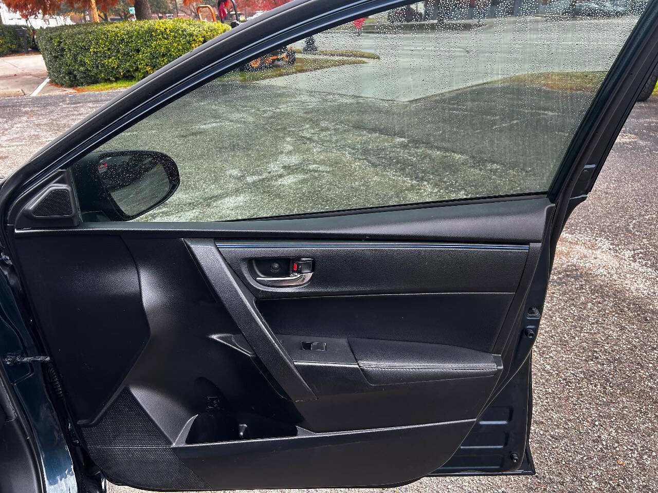 Used 2018 Toyota Corolla SE image 16