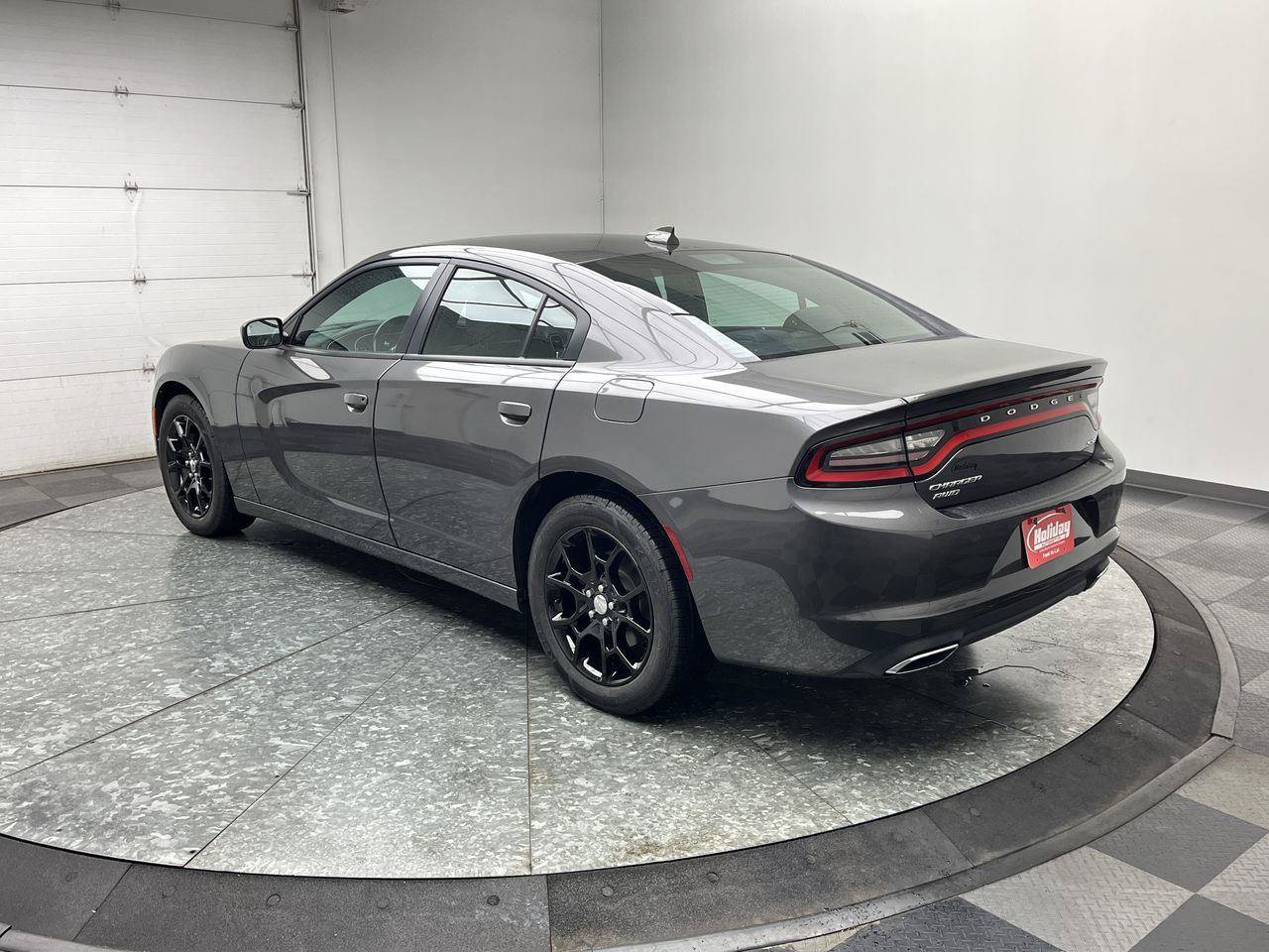 Used 2017 Dodge Charger SXT AWD/4WD image 2