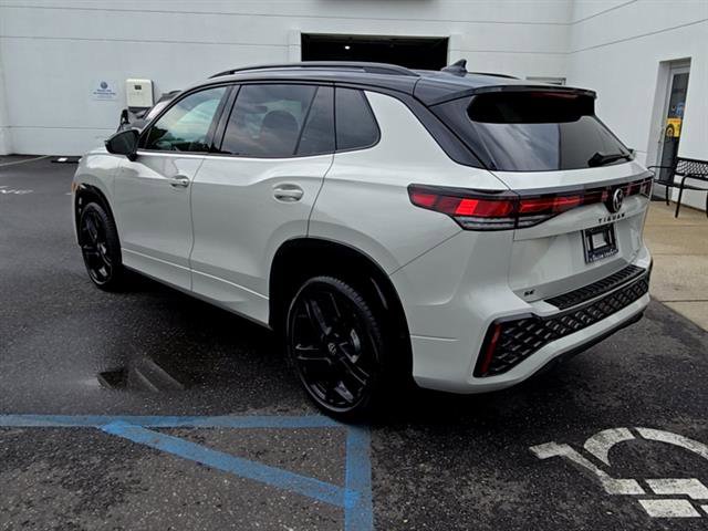 New 2025 Volkswagen Tiguan SE R-Line image 2