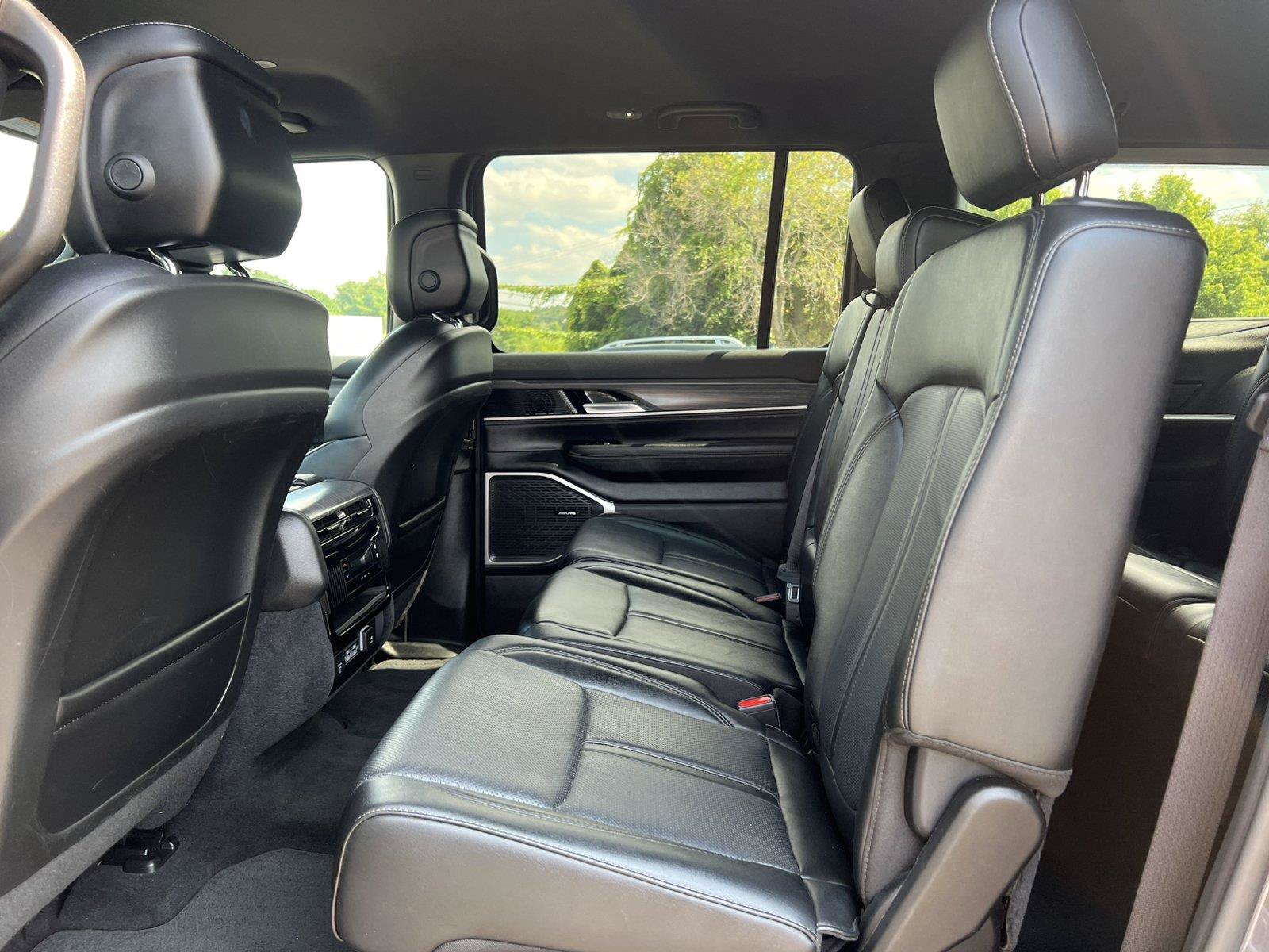 Used 2024 Jeep Wagoneer Series II w/ Flexible Seating Group AWD/4WD image 4