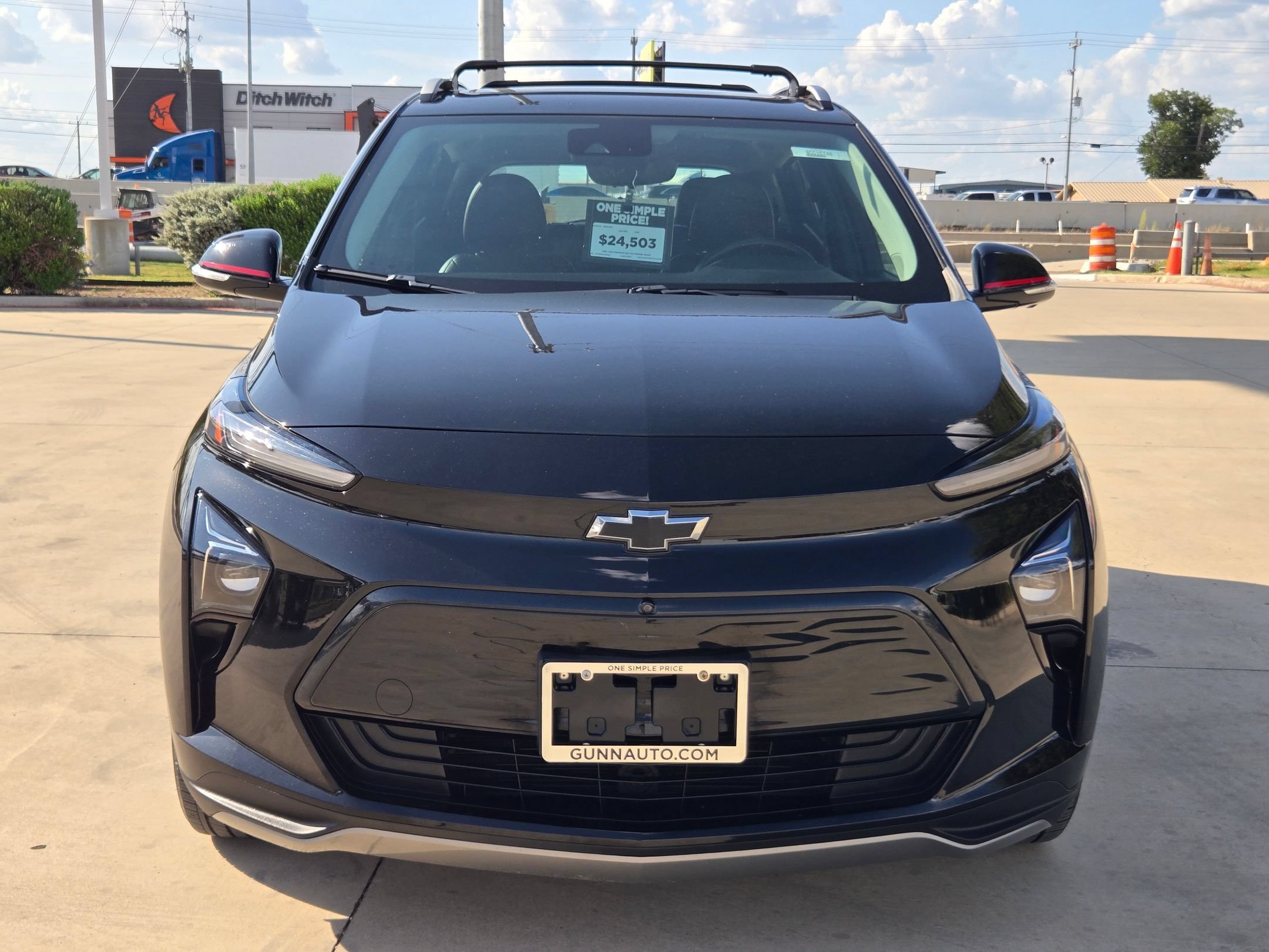 Certified 2023 Chevrolet Bolt EUV Premier w/ Sun & Sound Package FWD image 2