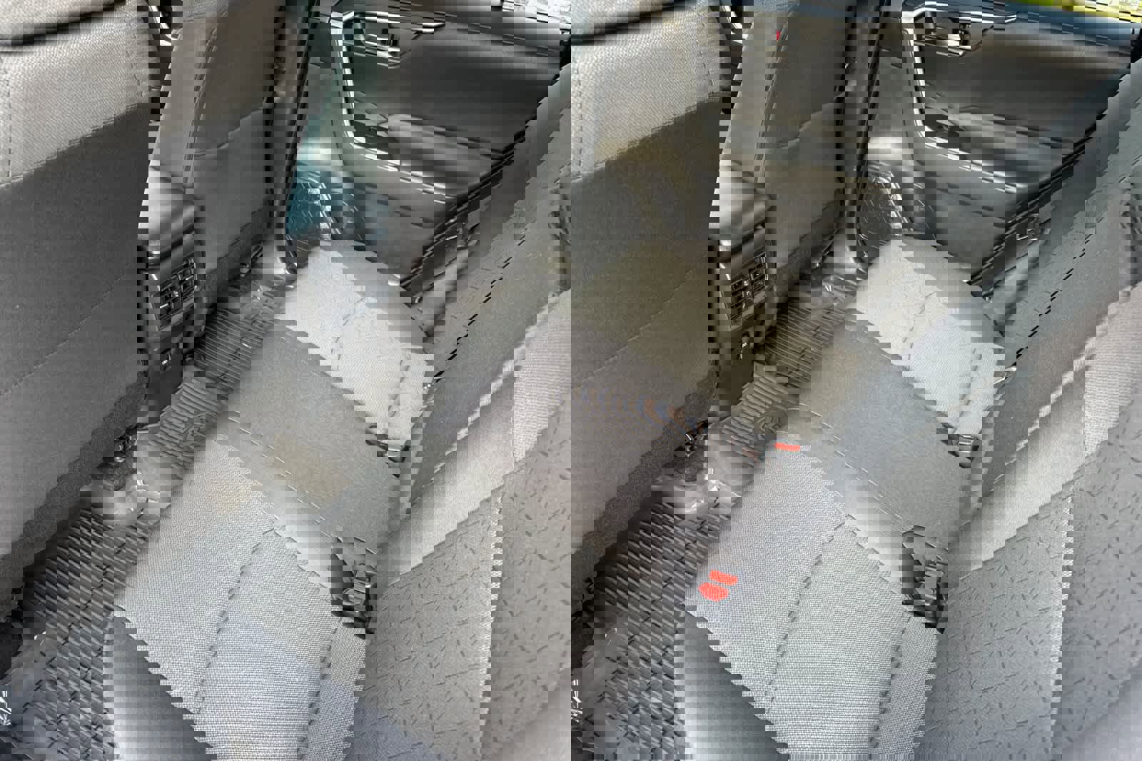 Used 2024 Toyota RAV4 XLE w/ Convenience Package image 4