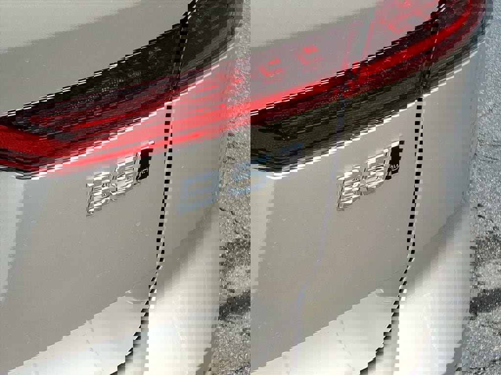 New 2026 Volvo XC60 B5 Plus w/ Protection Package Premier image 6