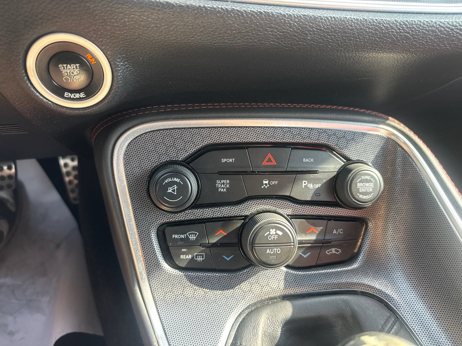 Used 2015 Dodge Challenger R/T Scat Pack w/ Leather Interior Group RWD image 23