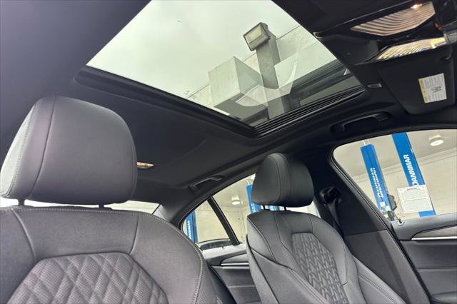 Used 2023 BMW 530e w/ Premium Package image 15