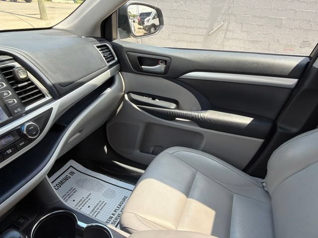Used 2015 Toyota Highlander XLE AWD/4WD image 32
