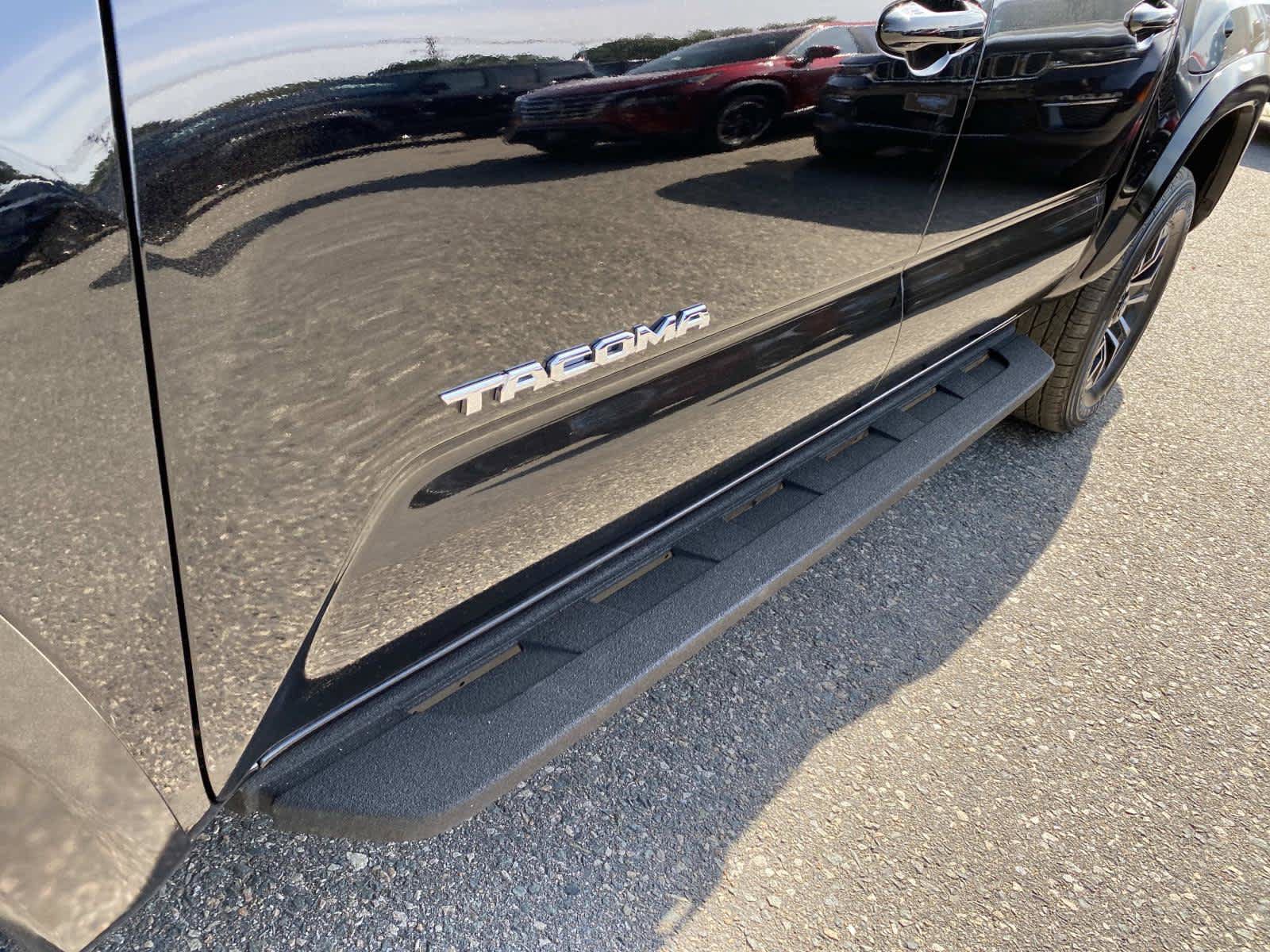 Used 2023 Toyota Tacoma TRD Sport w/ TRD Premium Sport Package AWD/4WD image 11