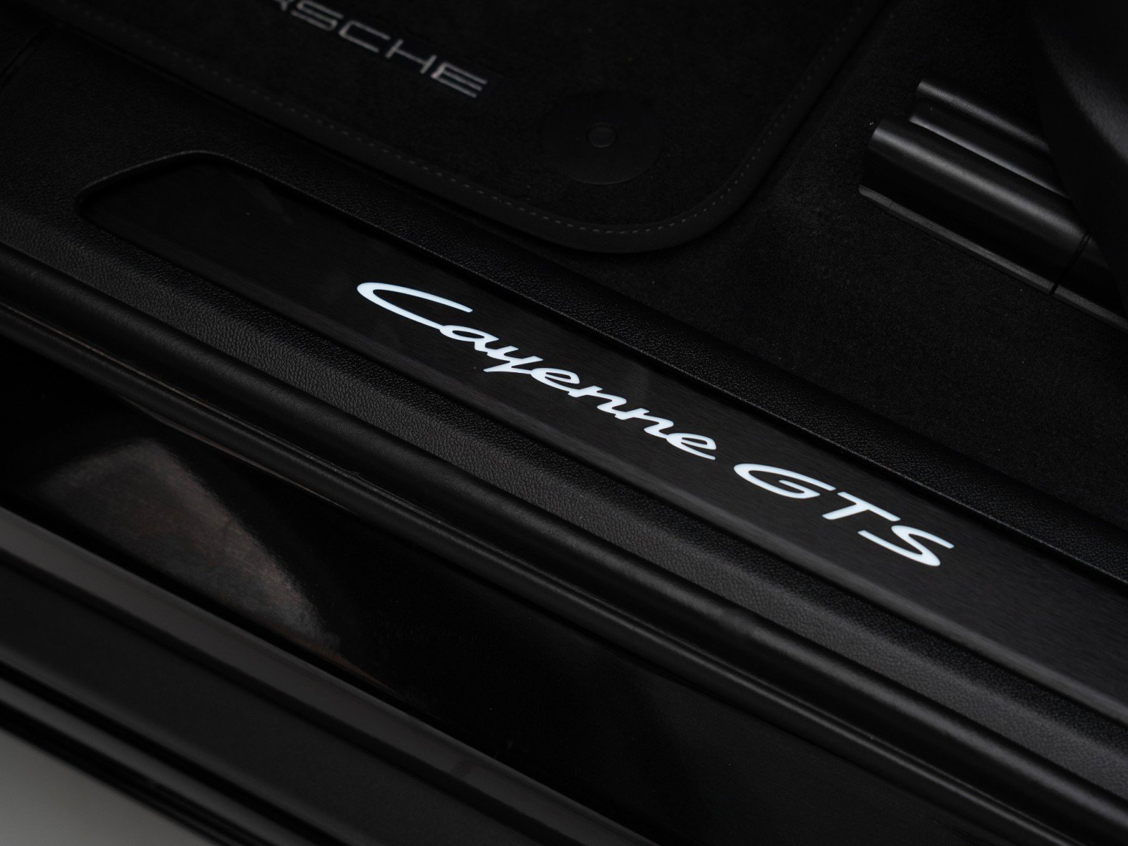 Certified 2025 Porsche Cayenne GTS image 14